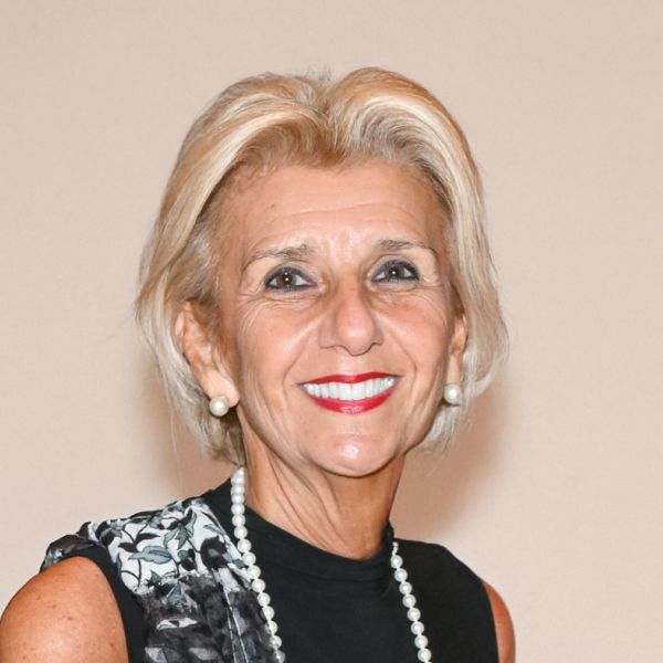 Julia Dumanian Headshot 2025